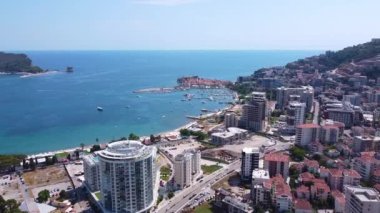 Budva şehrinin manzarası. Hava fotoğrafçılığı