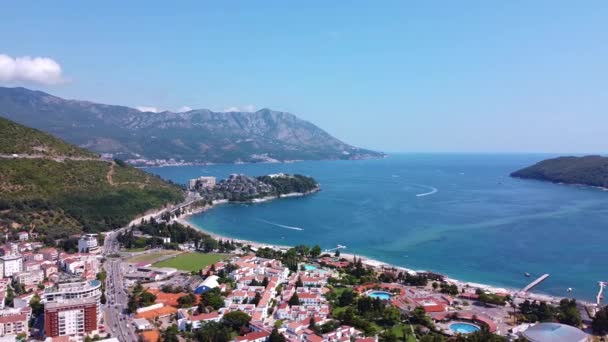 Blick auf die Stadt Budva. Luftaufnahmen — Stockvideo