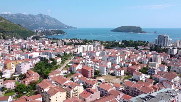 Blick auf die Stadt Budva. Luftaufnahmen — Stockvideo