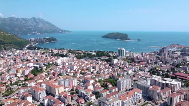 Blick auf die Stadt Budva. Luftaufnahmen — Stockvideo