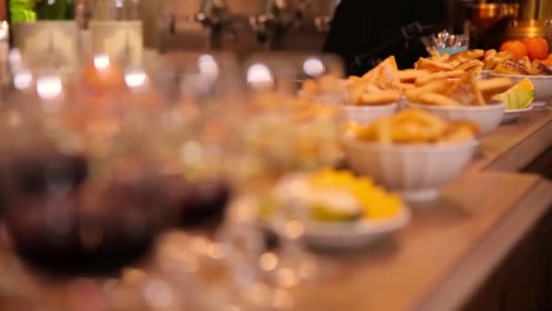 Red wine in the glass and delicious food — Stock Video