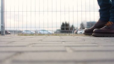 Kaldırıma adımları