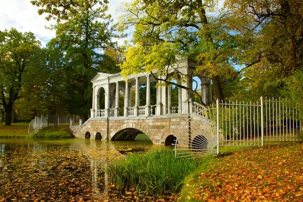 Siberische brug in het Catherine Park — Stockfoto