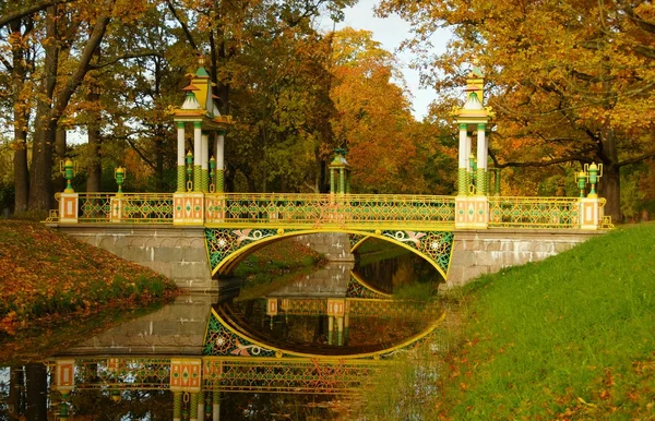 Manhã de outono no Parque Alexandrovsky — Fotografia de Stock