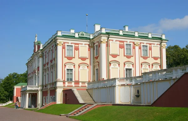 Кадриоргский дворец в Таллинне — стоковое фото