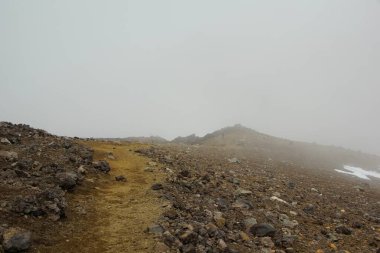 Dağ manzarası, Kamçatka 'da büyüleyici bir yürüyüş, volkanlar diyarında, Gorely volkanına tırmanma