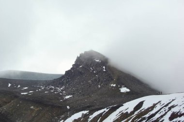 Volkanların ve gayzerlerin ülkesi olan Kamçatka Yarımadası 'na büyüleyici bir yolculuk.