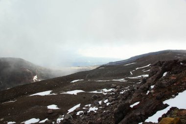 Volkanların ve gayzerlerin ülkesi olan Kamçatka Yarımadası 'na büyüleyici bir yolculuk.