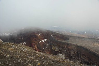 Gayzerlerin ve volkanların olduğu Kamçatka Yarımadası 'na tırmanan Gorely volkanına büyüleyici bir yolculuk.