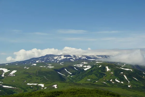 Viaje Longo Maravilhosa Península Kamchatka Dia Ensolarado Vulcão Vilyuchensky — Fotografia de Stock