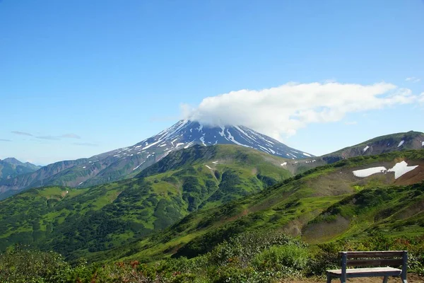 Voyagez Long Magnifique Péninsule Kamchatka Journée Ensoleillée Volcan Vilyuchensky — Photo