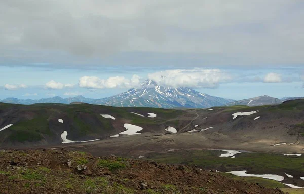 Dağ Manzarası Kamçatka Büyüleyici Bir Yürüyüş Kırsalda Volkanlarda Gorely Volkanında — Stok fotoğraf