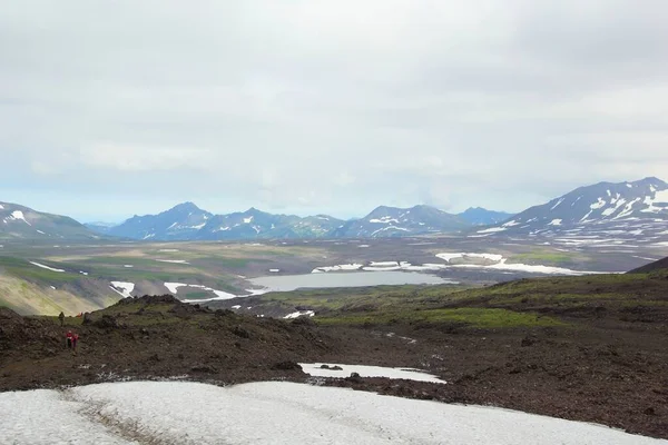 Гірський Пейзаж Захоплива Подорож Камчатці Землі Вулканів Піднімається Вулкан Ґорелі — стокове фото