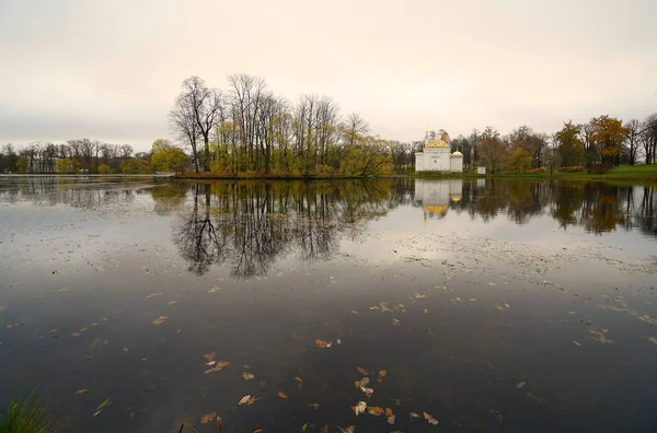 Düsterer Novembermorgen Und Spaziergang Katharinenpark Zarskoje Selo Großen Teich Und — Stockfoto