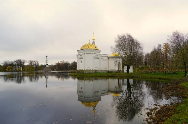 Kasvetli Bir Kasım Sabahı Tsarskoe Selo Daki Catherine Park Yürüyüş — Stok fotoğraf