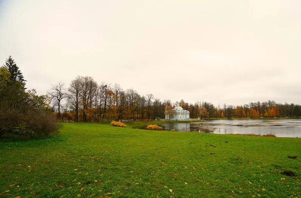 Düsterer Novembermorgen Und Spaziergang Katharinenpark Zarskoje Selo Bolschoi Teich Und — Stockfoto