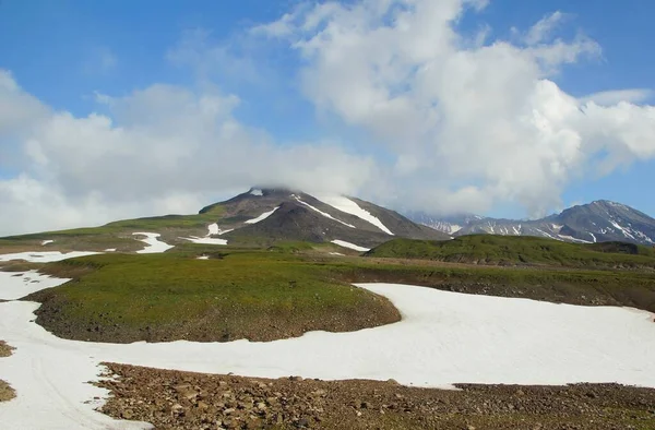 Estate Giornata Sole Kamchatka Paesaggio Montano Contro Cielo Blu — Foto Stock