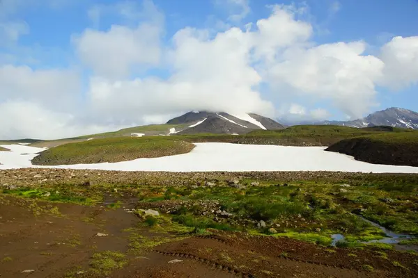 Estate Giornata Sole Kamchatka Paesaggio Montano Contro Cielo Blu — Foto Stock