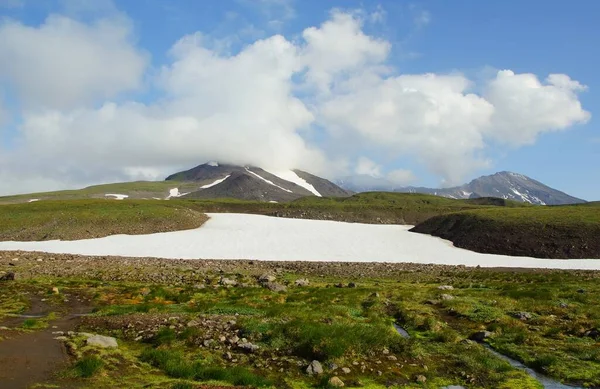 Estate Giornata Sole Kamchatka Paesaggio Montano Contro Cielo Blu — Foto Stock