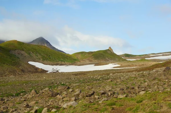 Paesaggio Montagna Uno Sfondo Cielo Blu Giornata Sole Estiva Kamchatka — Foto Stock