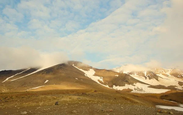 Krajobraz Górski Tle Błękitnego Nieba Letni Słoneczny Dzień Kamczatce — Zdjęcie stockowe