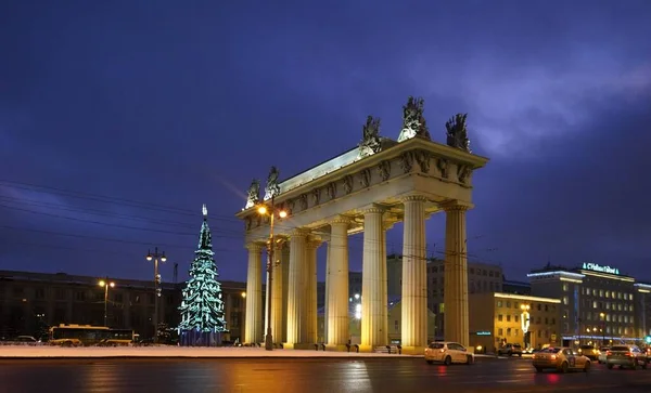 Winter Besneeuwde Ochtend Nieuwjaar Elektrische Decoraties Het Centrum Van Stad — Stockfoto