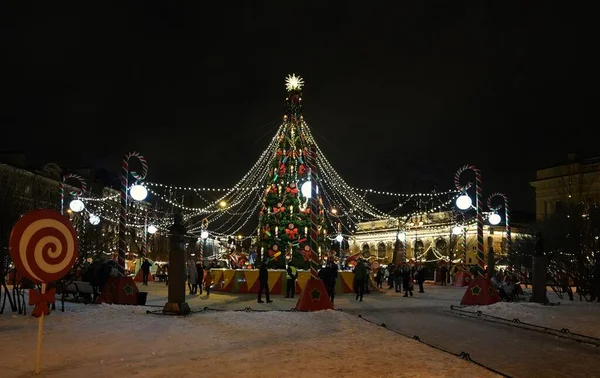 Зимнее Снежное Утро Новогодние Украшения Центре Города Новогодняя Ярмарка Манежной — стоковое фото