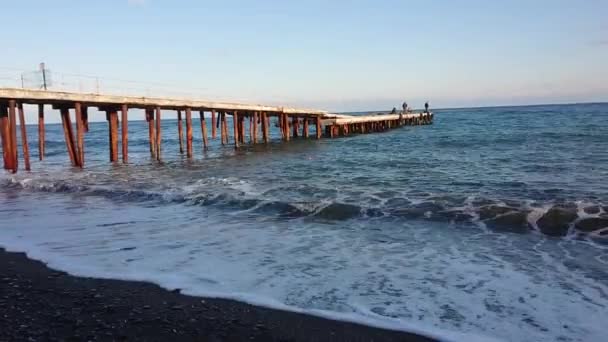 Tenang Malam Cerah Tepi Laut Hangat Nelayan Menangkap Ikan — Stok Video