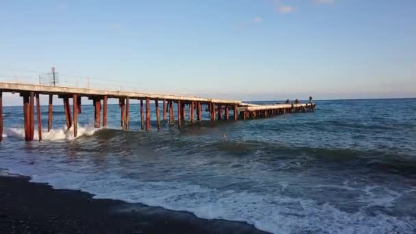 Calma Noche Soleada Orilla Del Mar Caliente Los Pescadores Atrapan — Vídeo de stock