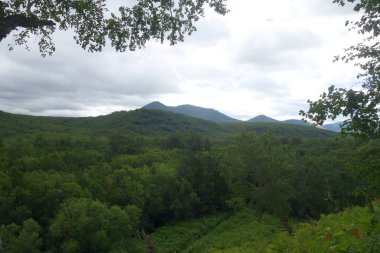 Dağ manzarası, Kamçatka 'da büyüleyici bir yürüyüş, volkanlar diyarında Semenovsky kordonuna yolculuk.