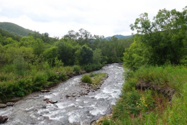 Dağ manzarası, Kamçatka 'da büyüleyici bir yürüyüş, volkanlar diyarında Semenovsky kordonuna yolculuk.