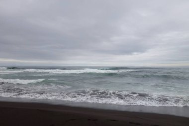 Pasifik Okyanusu 'ndaki Khalaktyr sahilinde yaz yürüyüşü.