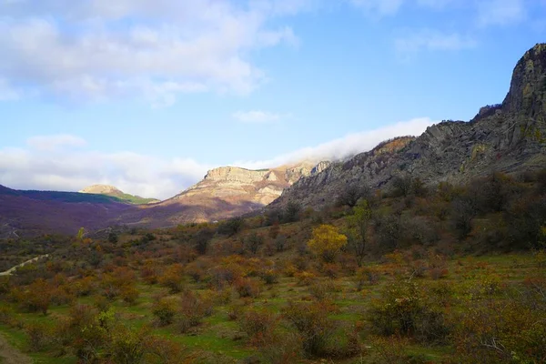 Affascinante Passeggiata Montagna Autunno Mattina Sole — Foto Stock