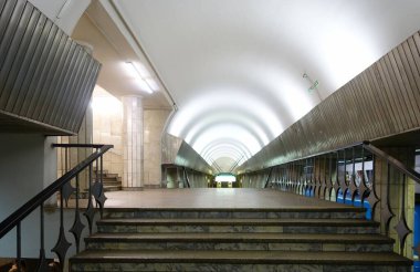 Novosibirsk 'teki Sibirskaya metro istasyonunun iç kısmı.