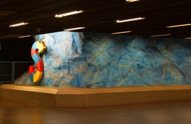 Stockholm 'deki Staadion metro istasyonunun bir parçası.