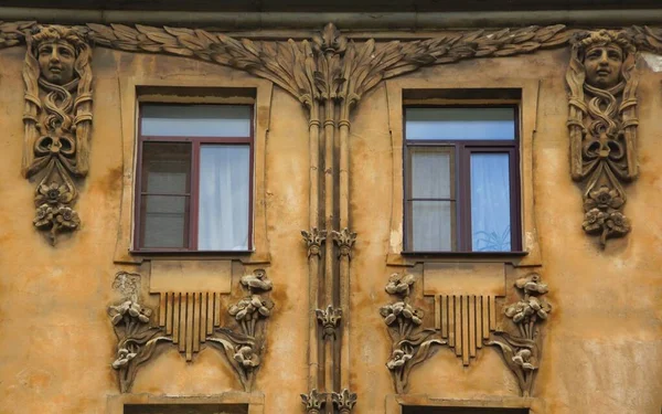 Fragmento Fachada Con Balcón Edificio Residencial Estilo Art Nouveau Centro — Foto de Stock