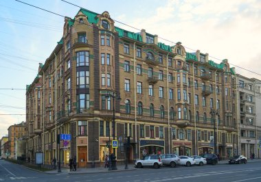 Art Nouveau stilinde ön cephenin mimari dekorasyonu, Nevsky 147