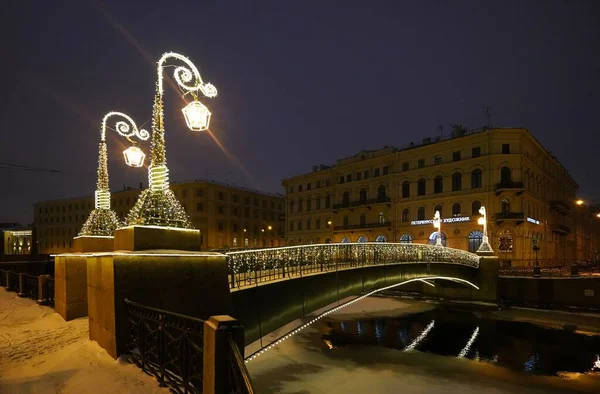 Manhã Inverno Decoração Cidade Ano Novo Beijos Ponte — Fotografia de Stock