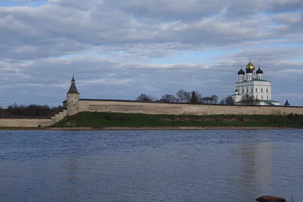 Pode Acalmar Manhã Caminhar Redor Delicioso Pskov Kremlin — Fotografia de Stock