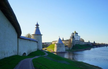Sakin bir sabah geçirebilir ve keyifli Pskov Kremlin 'in etrafında dolaşabilir