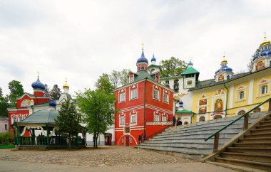 Kutsal Koğuş Pskov-Pechersky Manastırı 'na yolculuk