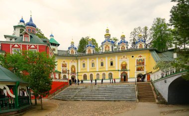 Kutsal Koğuş Pskov-Pechersky Manastırı 'na yolculuk