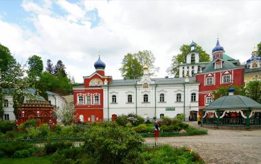 Kutsal Koğuş Pskov-Pechersky Manastırı 'na yolculuk