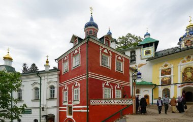 Kutsal Koğuş Pskov-Pechersky Manastırı 'na yolculuk