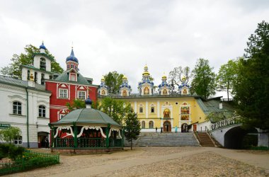 Kutsal Koğuş Pskov-Pechersky Manastırı 'na yolculuk