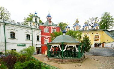Kutsal Koğuş Pskov-Pechersky Manastırı 'na yolculuk