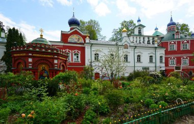 Kutsal Koğuş Pskov-Pechersky Manastırı 'na yolculuk