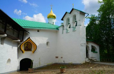 Kutsal Koğuş Pskov-Pechersky Manastırı 'na yolculuk