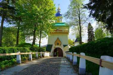 Kutsal Koğuş Pskov-Pechersky Manastırı 'na yolculuk
