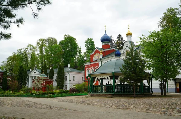 Травнева Подорож Монастиря Святої Дормії Псков Печерський — стокове фото